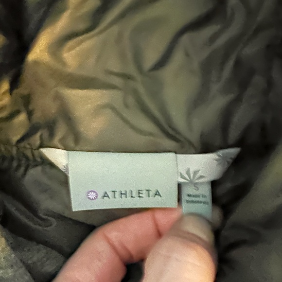 SUPER cute heathered forest green Athleta vest with hood - Picture 3 of 3